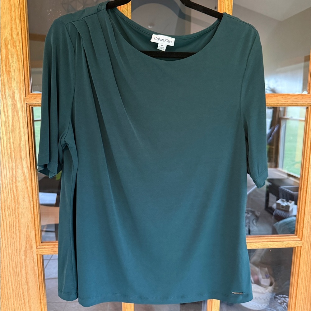 Calvin Klein Women's Green Top